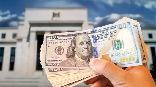 Fed mantiene tasas pero degrada pronósticos de crecimiento e inflación en EEUU