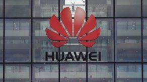 Trump y Johnson hablan sobre seguridad antes de decisión sobre Huawei