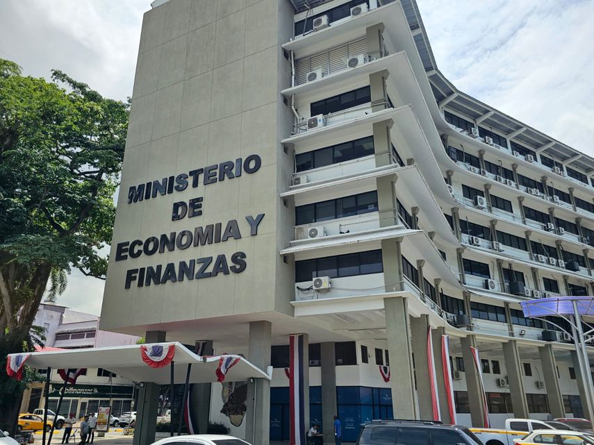 Chapman pide a la Corte reconsiderar la jubilación especial y alza salarial