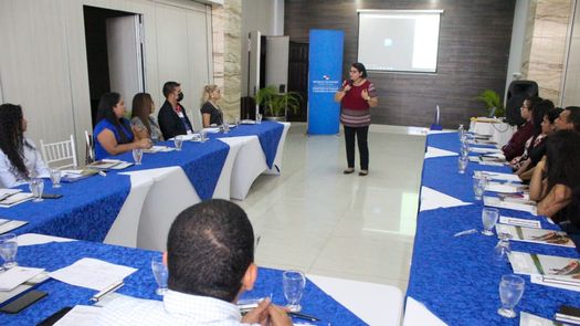 Los facilitadores del seminario realizaron por el Ipel desarrollaron temas como relaciones interpersonales, valores en el área laboral, instrumentos para combatir comportamientos que afectan el área laboral. &nbsp;