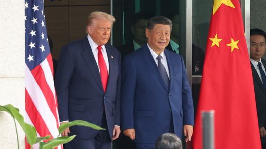 China y Estados Unidos llegan a la reunión entre Xi Jinping y Donald Trump de esta semana en Pekín con una frágil tregua comercial vigente, pero puesta a prueba por viejos frentes abiertos como los aranceles, nuevas disputas tecnológicas y la crisis energética desatada por la guerra en Irán. China y Estados Unidos llegan a la reunión entre Xi Jinping y Donald Trump de esta semana en Pekín con una frágil tregua comercial vigente, pero puesta a prueba por viejos frentes abiertos como los aranceles, nuevas disputas tecnológicas y la crisis energética desatada por la guerra en Irán.