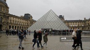 Alcaldía de París multada por emplear a demasiadas mujeres