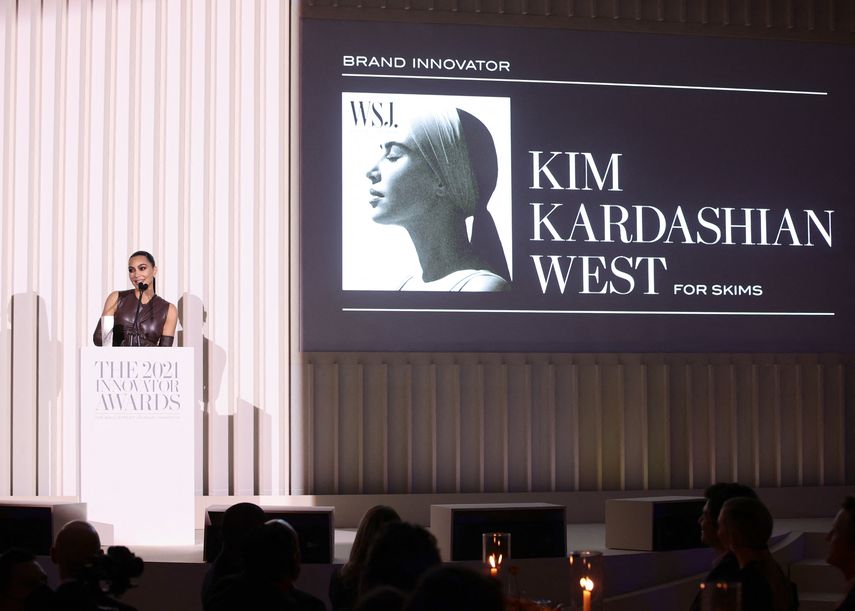Kim Kardashian se acerca a sueño de convertirse en abogada