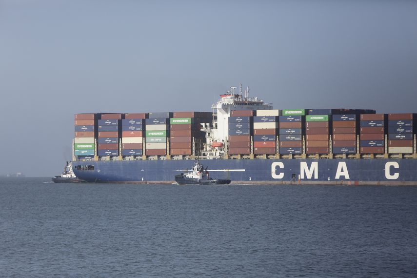 La dolarizada economía de Panamá ha dado muestras de dinamización con una expansión del 5,2 % en el primer trimestre de este año, pero el mercado laboral sigue aletargado, con una tasa del 9,5 % que además amenaza con aumentar por la debacle del sector bananero a raíz de un conflicto social. La dolarizada economía de Panamá ha dado muestras de dinamización con una expansión del 5,2 % en el primer trimestre de este año, pero el mercado laboral sigue aletargado, con una tasa del 9,5 % que además amenaza con aumentar por la debacle del sector bananero a raíz de un conflicto social.