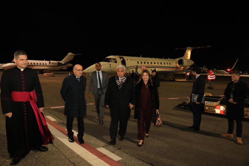 Mulino llega a Italia para reunirse con el presidente Mattarella y el papa Francisco. Mulino llega a Italia para reunirse con el presidente Mattarella y el papa Francisco.