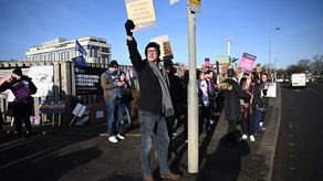 La salud pública de Inglaterra vive la mayor huelga de su historia