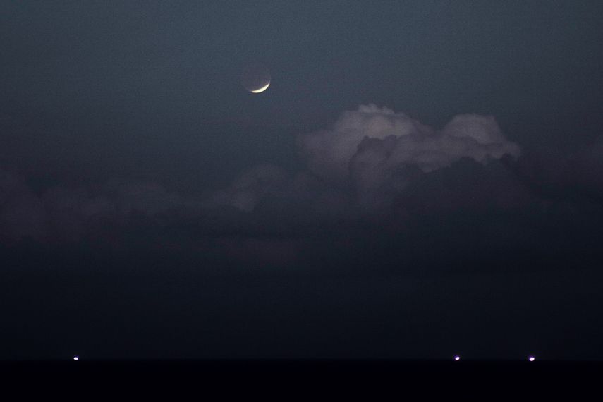 Mundo admira eclipse de Luna casi total, el más largo