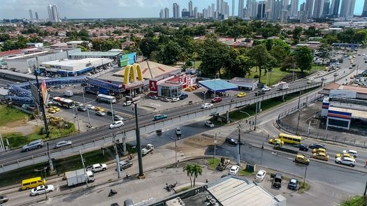 El Ministerio de Obras Públicas (MOP) adjudicó por B/. 11.5 millones al consorcio Puentes Modulares, integrado por Constructora Urbana, S.A. y Toronto Global Holdings, el proyecto de diseño, rehabilitación, construcción y mantenimiento de 12 puentes vehiculares ubicados en los distritos de Panamá y San Miguelito. El Ministerio de Obras Públicas (MOP) adjudicó por B/. 11.5 millones al consorcio Puentes Modulares, integrado por Constructora Urbana, S.A. y Toronto Global Holdings, el proyecto de diseño, rehabilitación, construcción y mantenimiento de 12 puentes vehiculares ubicados en los distritos de Panamá y San Miguelito.