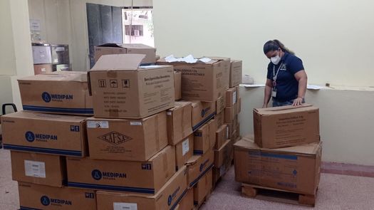 Una barcaza llegó con más de 10 mil libras de medicamentos a Barú para ser distribuidos a Chiriquí y la comarca Ngäbe-Buglé, sin embargo, los centros de salud no los han podido recibir por los cierres de sus propios residentes.