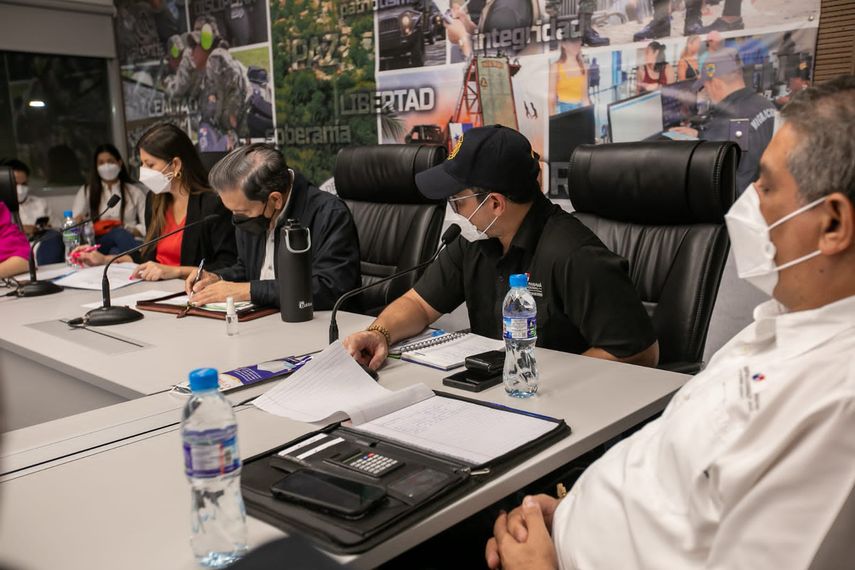 El presidente de la República, Laurentino Nito Cortizo, encabezó una reunión del Centro de Operaciones Nacional, en la que el equipo, que desde ayer en la tarde ha encabezado las acciones para controlar el incendio del vertedero de Cerro Patacón. El presidente de la República, Laurentino Nito Cortizo, encabezó una reunión del Centro de Operaciones Nacional, en la que el equipo, que desde ayer en la tarde ha encabezado las acciones para controlar el incendio del vertedero de Cerro Patacón.