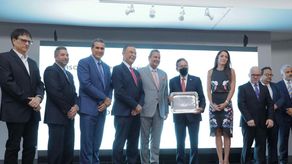 Presidente Cortizo recibe distinción por apoyo a la radio y respeto a los medios