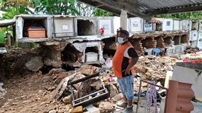 El Ministerio de Salud (Minsa) anunció medidas sanitarias especiales para el manejo de los restos de aproximadamente 70 personas sepultadas en áreas de los muros perimetrales de los cementerios municipales de Soná y Hicaco, en la provincia de Veraguas, tras las afectaciones ocasionadas por el reciente sismo.