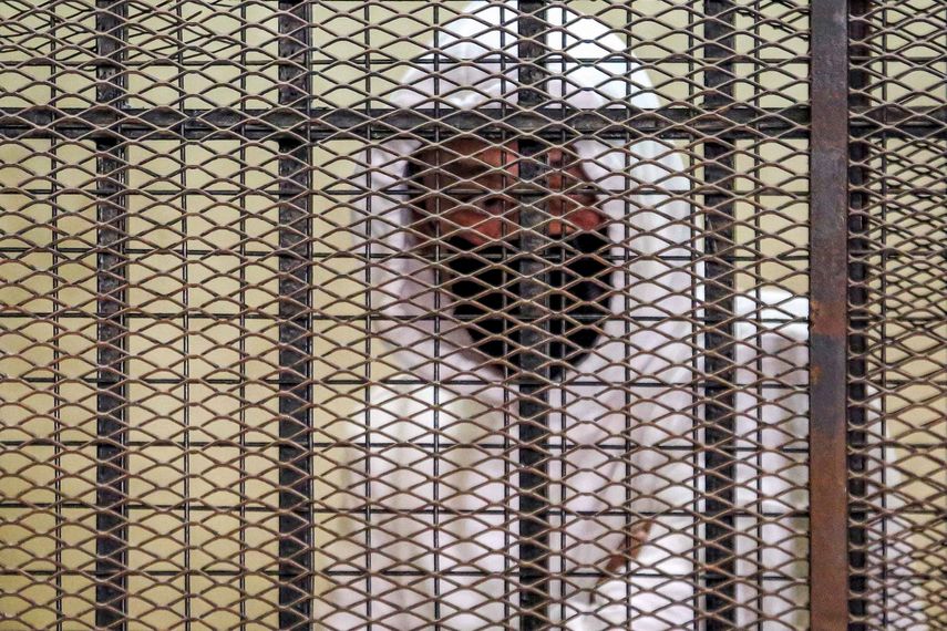 Egipto condena a magnate por tráfico de menores