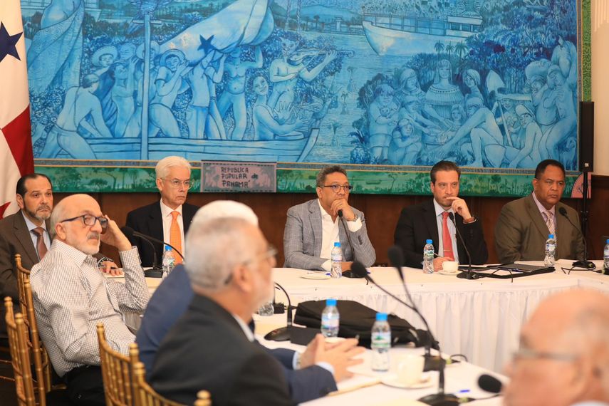 La Universidad de Panamá formará una comisión académica encargada de elaborar un documento oficial que recoja la visión y propuestas de la institución respecto a la situación de la Caja de Seguro Social (CSS). La Universidad de Panamá formará una comisión académica encargada de elaborar un documento oficial que recoja la visión y propuestas de la institución respecto a la situación de la Caja de Seguro Social (CSS).