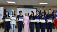 estudiantes de udelas reciben becas de senacyt por su excelencia academica
