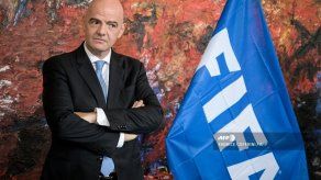 FIFA crea un fondo para ayudar a jugadores que no les paguen su salario