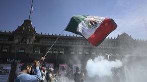 Los asistentes llegaron frente al Palacio Nacional de México, donde vive y despacha Sheinbaum.