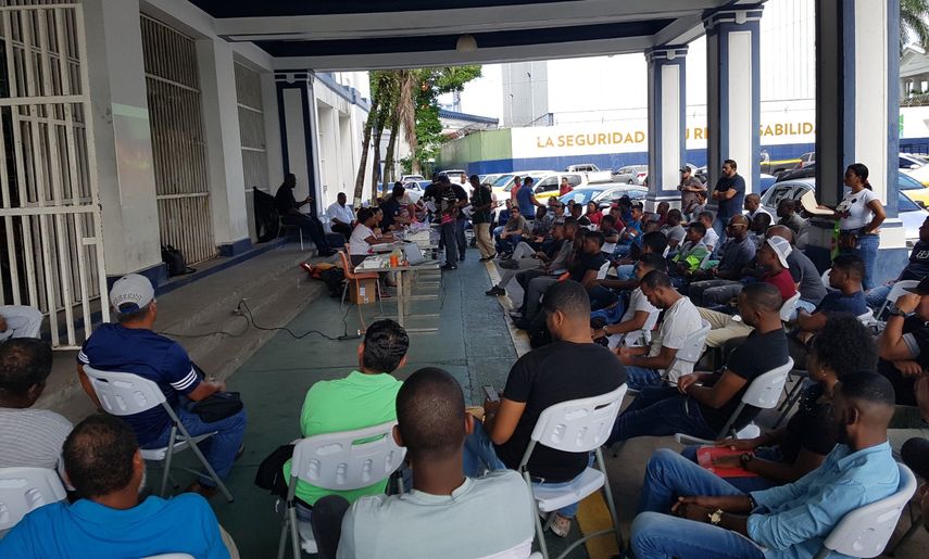 La Autoridad Marítima de Panamá (AMP) en colaboración con la Autoridad Nacional Aeronaval (SENAN) han llevado a cabo inspecciones rigurosas de la documentación de licencias para lanchas y operadores en las áreas de Isla Colón, Chiriquí Grande, Bocas del Toro. La Autoridad Marítima de Panamá (AMP) en colaboración con la Autoridad Nacional Aeronaval (SENAN) han llevado a cabo inspecciones rigurosas de la documentación de licencias para lanchas y operadores en las áreas de Isla Colón, Chiriquí Grande, Bocas del Toro.