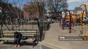 Nueva York cierra parques de juegos y pide más agresividad a la policía