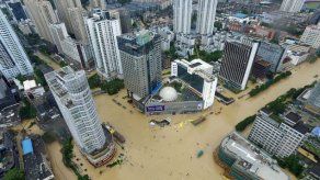 Potente tifón causa muerte y destrucción en China y Taiwán