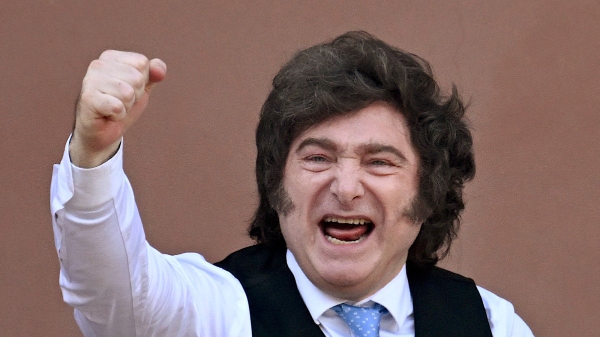 Milei acusa a Sánchez de usar inmigrantes en España para que voten por él