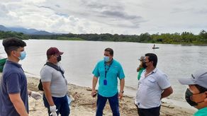 MiAmbiente y ARAP investigan mortadad de peces en Santa Fe