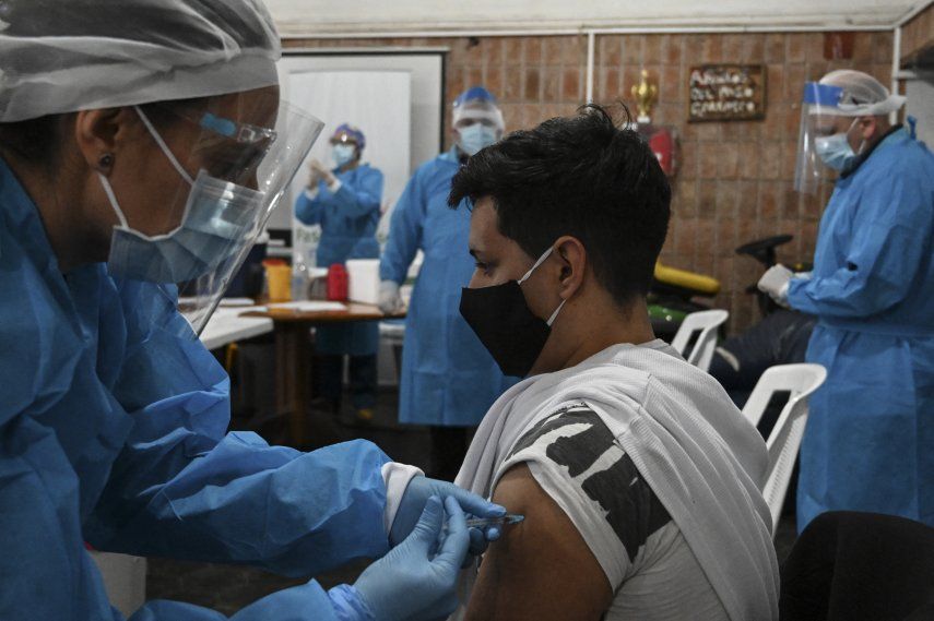 Uruguay aprobó tercera dosis de vacuna contra covid-19.