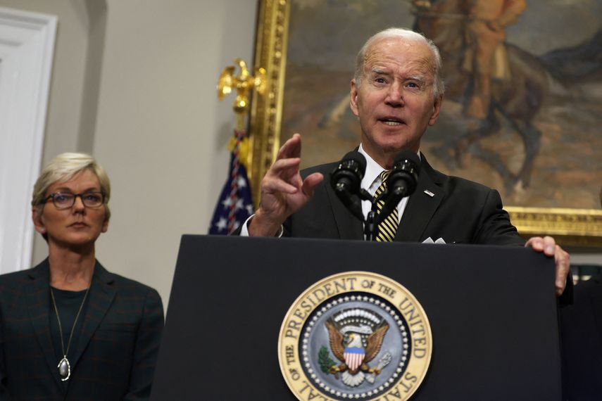 Biden dice que democracia se encuentra en momento peligroso.