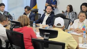 Docentes acudieron a la Asamblea a exigir cumplimiento de la declaración de principios