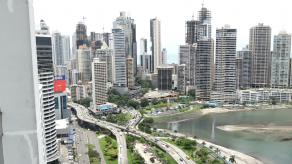 Panamá planea alquilar contenedores para cadáveres ante colapso por pandemia