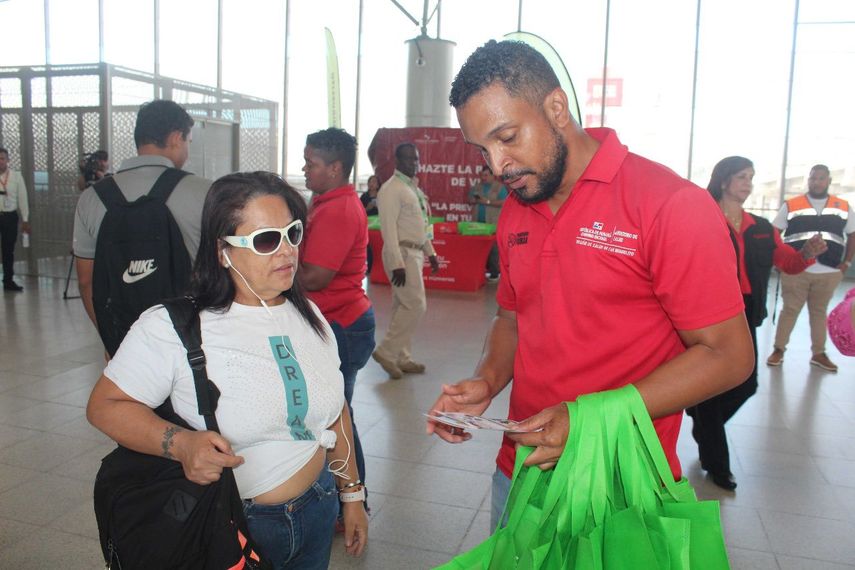 Minsa entregó kits e información de autocuidado en San Miguelito. Minsa entregó kits e información de autocuidado en San Miguelito.