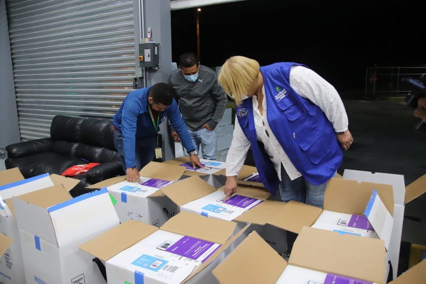 Panamá recibe 75,600 dosis de la vacuna Bivalente de Pfizer