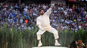 Ni hay un boom de Bad Bunny ni su música es un hito momentáneo; Bad Bunny y la música latina urbana son parte de un cambio global en la música donde el inglés y la música occidental están siendo desplazados, según explica una experta universitaria.