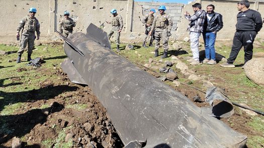 Misiles iraníes alcanzaron este sábado varias capitales de los países del golfo Pérsico, con un saldo inicial de al menos un muerto, en respuesta al masivo ataque de Estados Unidos e Israel a la república islámica. Misiles iraníes alcanzaron este sábado varias capitales de los países del golfo Pérsico, con un saldo inicial de al menos un muerto, en respuesta al masivo ataque de Estados Unidos e Israel a la república islámica.