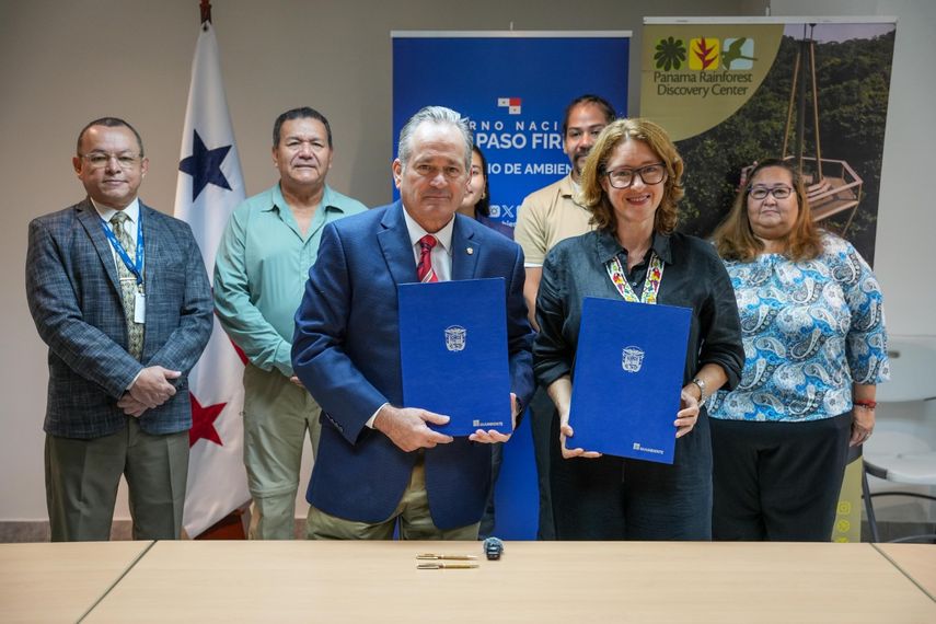 MiAmbiente y AVIFAUNA firman convenio para conservación en Parque Nacional Darién