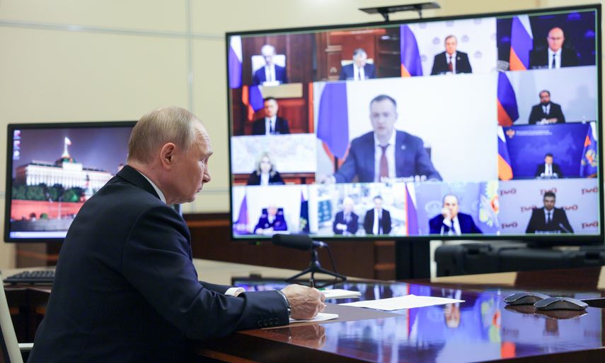 El presidente de Ucrania, Volodimir Zelenski, afirmó este domingo que una reunión con su homólogo ruso, Vladimir Putin, sería "la forma más eficaz de avanzar", ante el estancamiento de los esfuerzos diplomáticos para poner fin a la guerra. El presidente de Ucrania, Volodimir Zelenski, afirmó este domingo que una reunión con su homólogo ruso, Vladimir Putin, sería "la forma más eficaz de avanzar", ante el estancamiento de los esfuerzos diplomáticos para poner fin a la guerra.