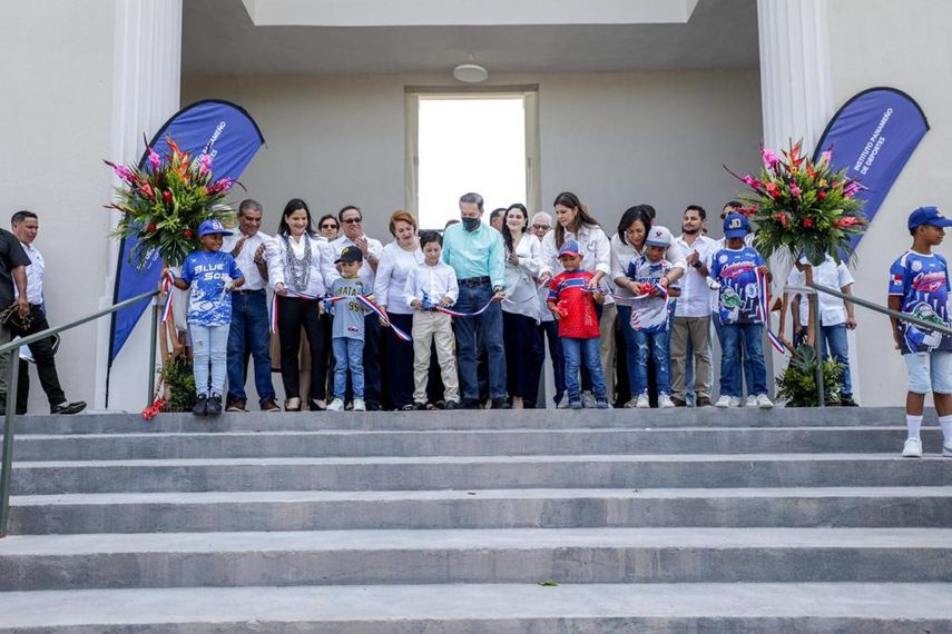 El presidente Nito Cortizo destacó que el estadio "está listo para recibir a los peloteros y al público aficionado al béisbol, luego de casi 10 años de espera". El presidente Nito Cortizo destacó que el estadio "está listo para recibir a los peloteros y al público aficionado al béisbol, luego de casi 10 años de espera".