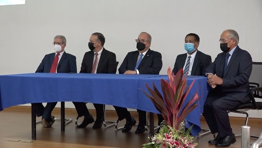 Tiempo entre vacunación anticovid podría acortarse