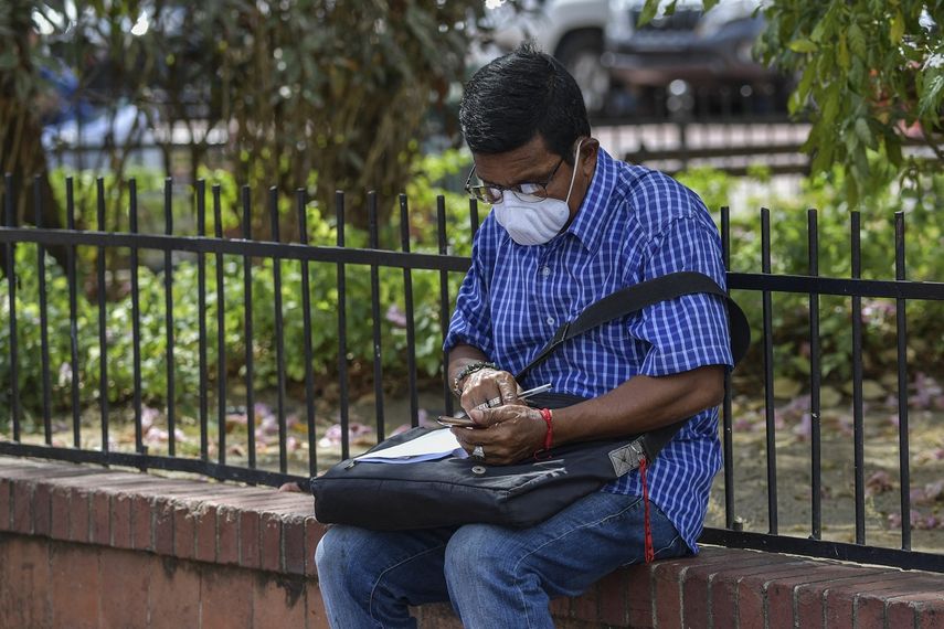 Exministro de salud aplaude levantamiento de uso de mascarilla