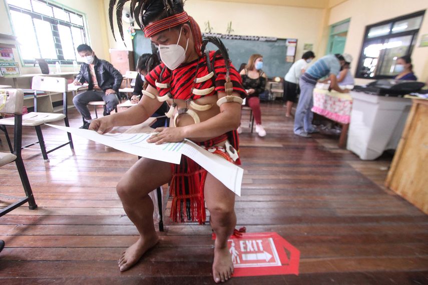 Horas antes de la apertura de las urnas, nueve personas resultaron heridas en un ataque con una granada fuera de un centro de votación en la isla sureña de Mindanao, Filipinas.