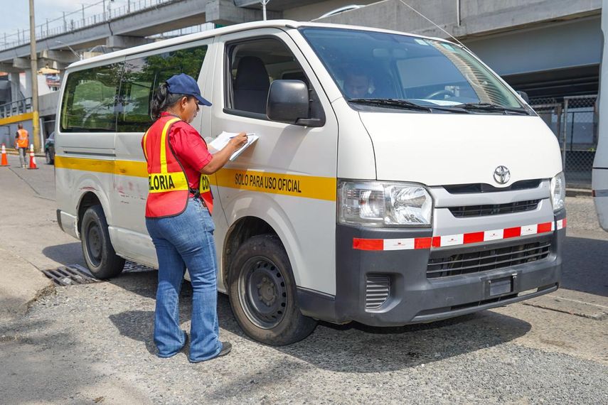 Contraloría detecta mal uso de 62 vehículos oficiales durante Semana Santa