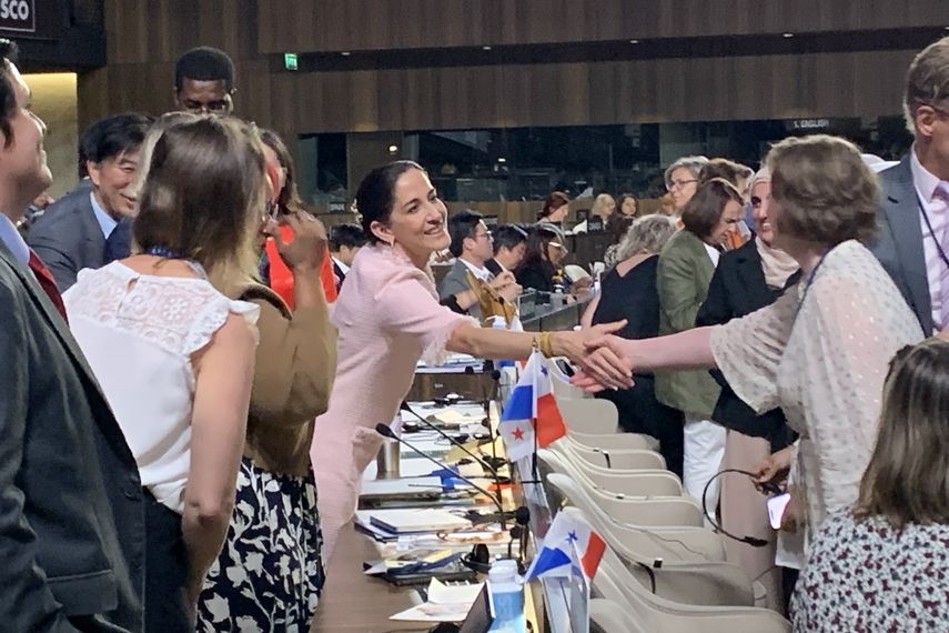 La ministra de Cultura de Panamá (MiCultura), Maruja Herrera, aseguró a EFE que la inscripción de la Ruta Colonial Transístmica en la lista de Patrimonio Mundial de la Unesco es "un motivo de orgullo" porque encarna "la multiculturalidad" panameña. La ministra de Cultura de Panamá (MiCultura), Maruja Herrera, aseguró a EFE que la inscripción de la Ruta Colonial Transístmica en la lista de Patrimonio Mundial de la Unesco es "un motivo de orgullo" porque encarna "la multiculturalidad" panameña.