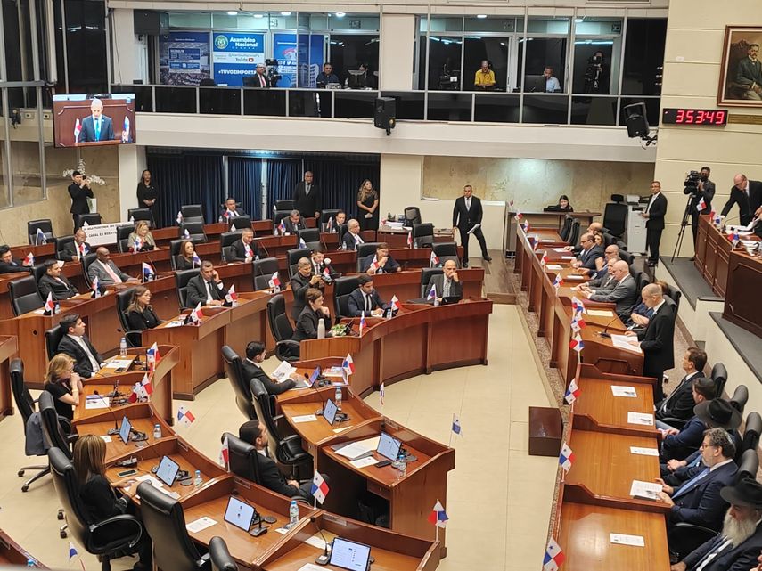 En el pleno de la Asamblea Nacional se hizo un minuto de silencio. En el pleno de la Asamblea Nacional se hizo un minuto de silencio.