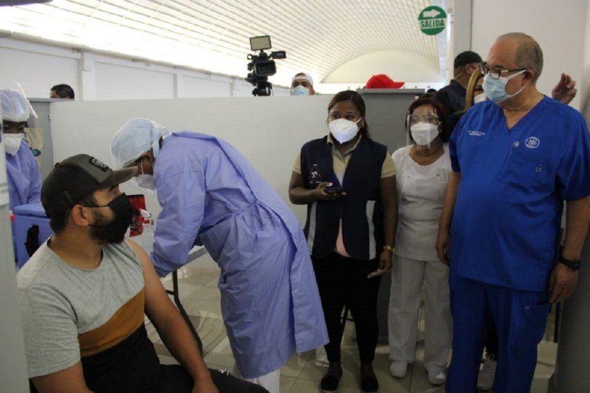 A nombre del personal de la CSS, médicos, pacientes y el pueblo panameño, el Dr. Enrique Lau Cortés, dio las gracias a estos profesionales. Foto/CSS