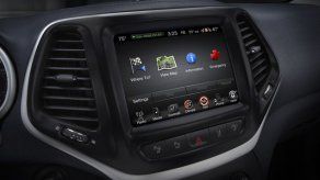 Fabricantes intentan evitar que hackers controlen los autos