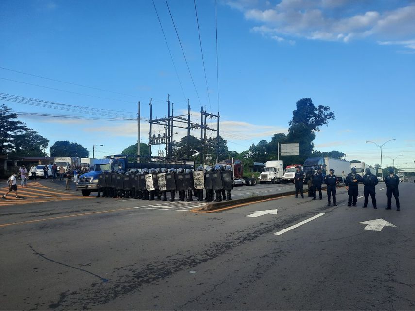 Transportistas de carga de Chiriquí piden una reunión con el vicepresidente José Gabriel Carrizo, porque sienten que el ministro Valderrama no ha cumplido no cumplió con los puntos planteados.