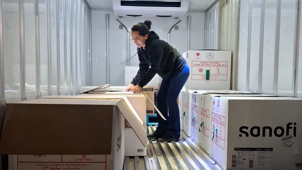 Este miércoles llegó a Panamá el primer lote con 384 mil dosis de vacunas contra la influenza, que se empezarán a aplicar a partir de este lunes en las instalaciones de salud a nivel nacional. Este miércoles llegó a Panamá el primer lote con 384 mil dosis de vacunas contra la influenza, que se empezarán a aplicar a partir de este lunes en las instalaciones de salud a nivel nacional.