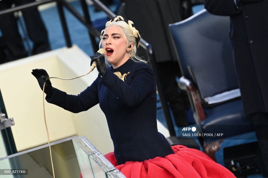 Lady Gaga estremeció el Capitolio al entonar el himno de los Estados Unidos