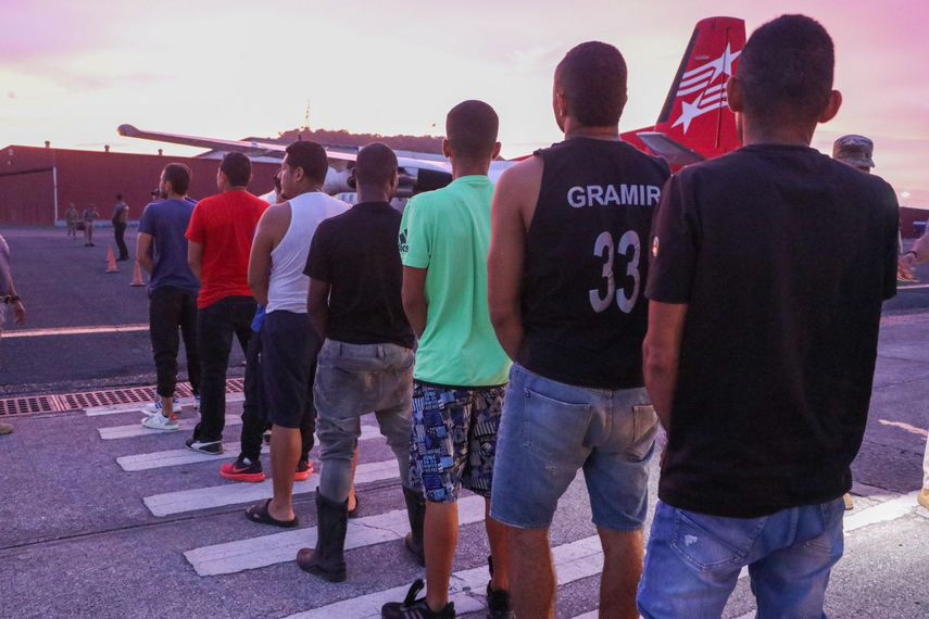 Migración deporta a 45 ciudadanos colombianos en situación irregular