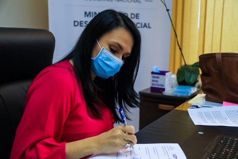 Convenio entre el Mides distribuidores de autos para ayuda por Covid-19